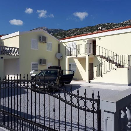 Apartmani Andrea คาร์โลบัก ภายนอก รูปภาพ