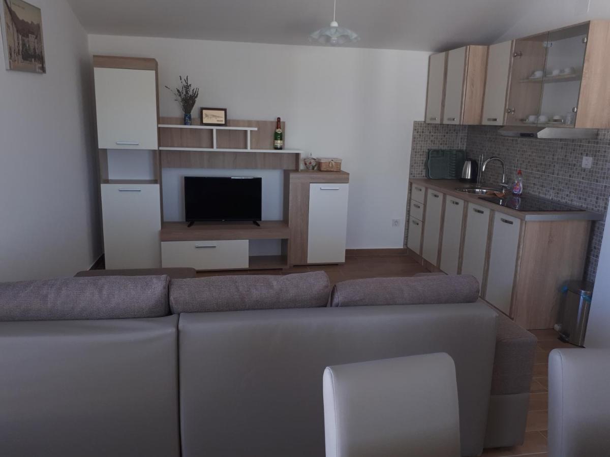 Apartmani Andrea คาร์โลบัก ภายนอก รูปภาพ