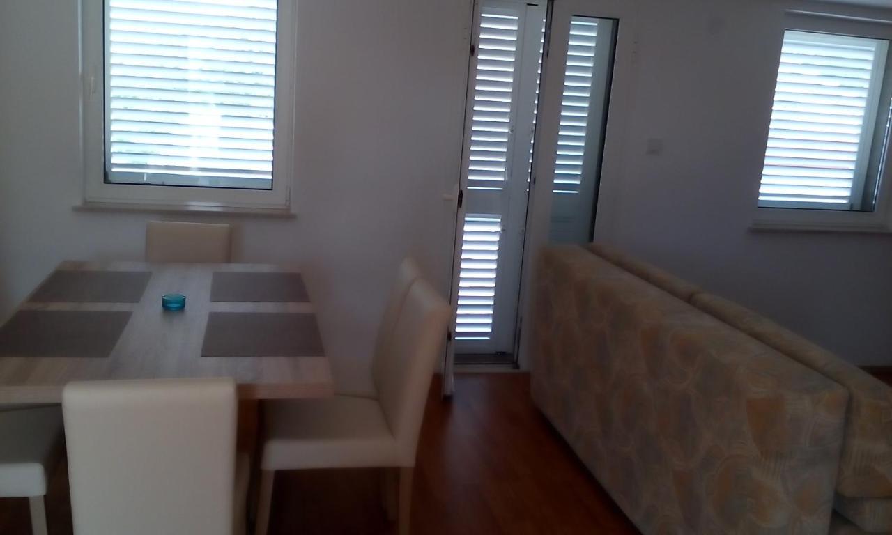 Apartmani Andrea คาร์โลบัก ภายนอก รูปภาพ