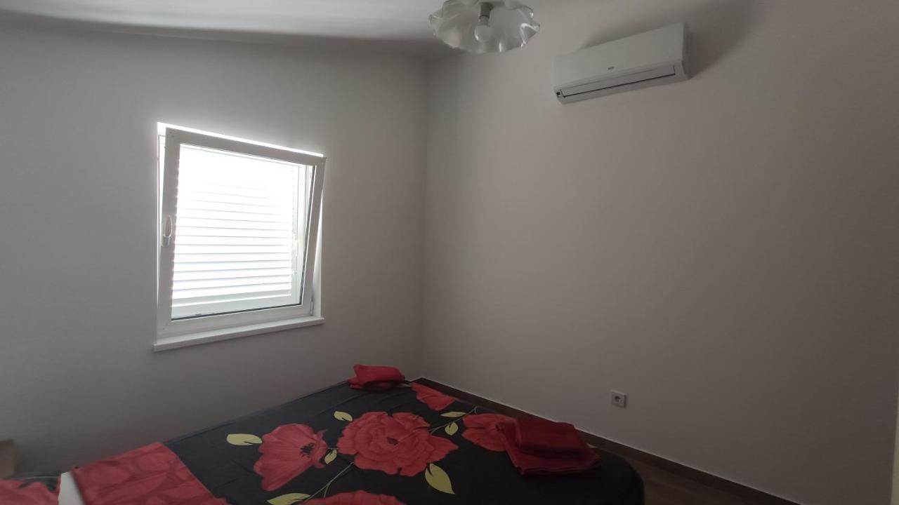 Apartmani Andrea คาร์โลบัก ภายนอก รูปภาพ