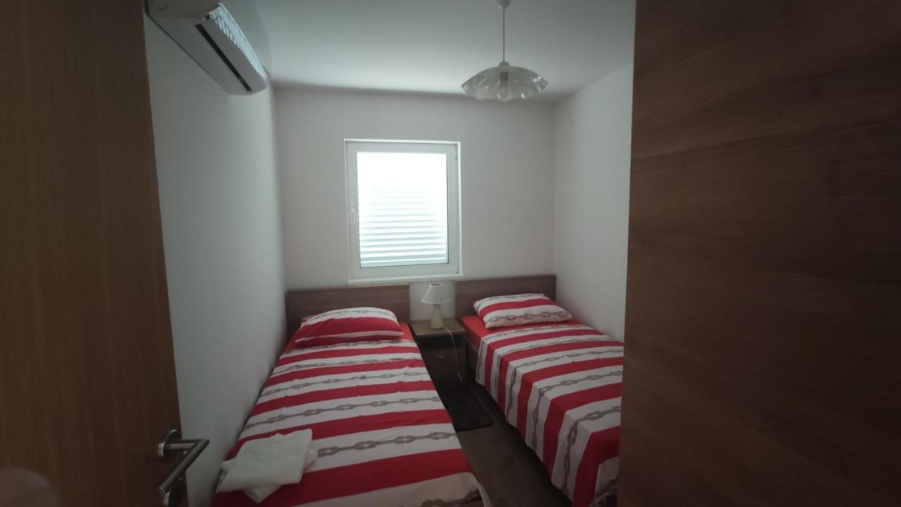 Apartmani Andrea คาร์โลบัก ภายนอก รูปภาพ